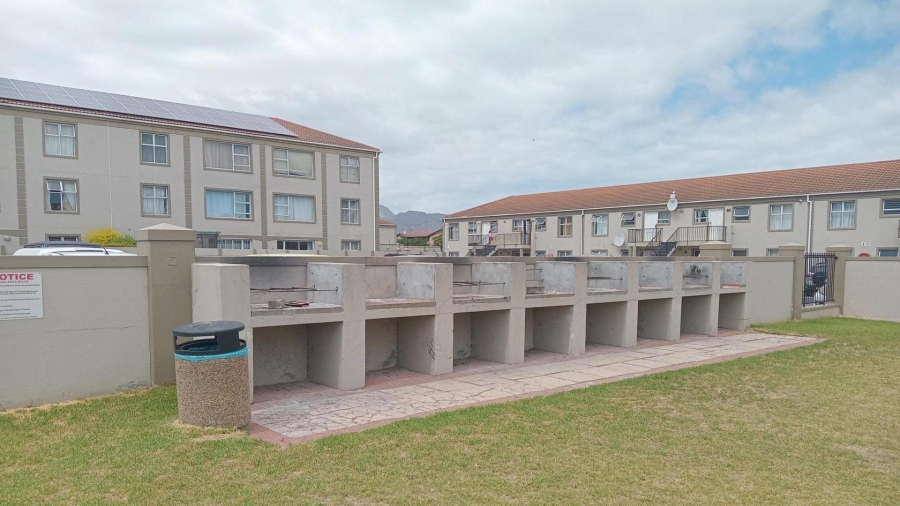 2 Bedroom Property for Sale in Guldenland Western Cape